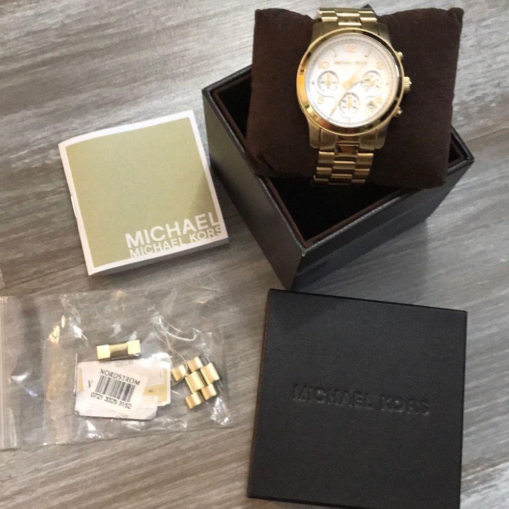 Michael Kores Runway watch.  Gold ⭐️